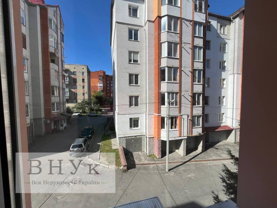 Продаж 3 кімнатної квартири 102 кв. м, Карпенка вул. 12