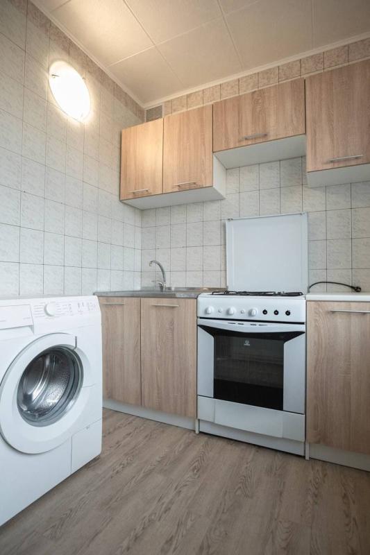 Продаж 3 кімнатної квартири 64 кв. м, Валентинівська вул. (Блюхера) 23е