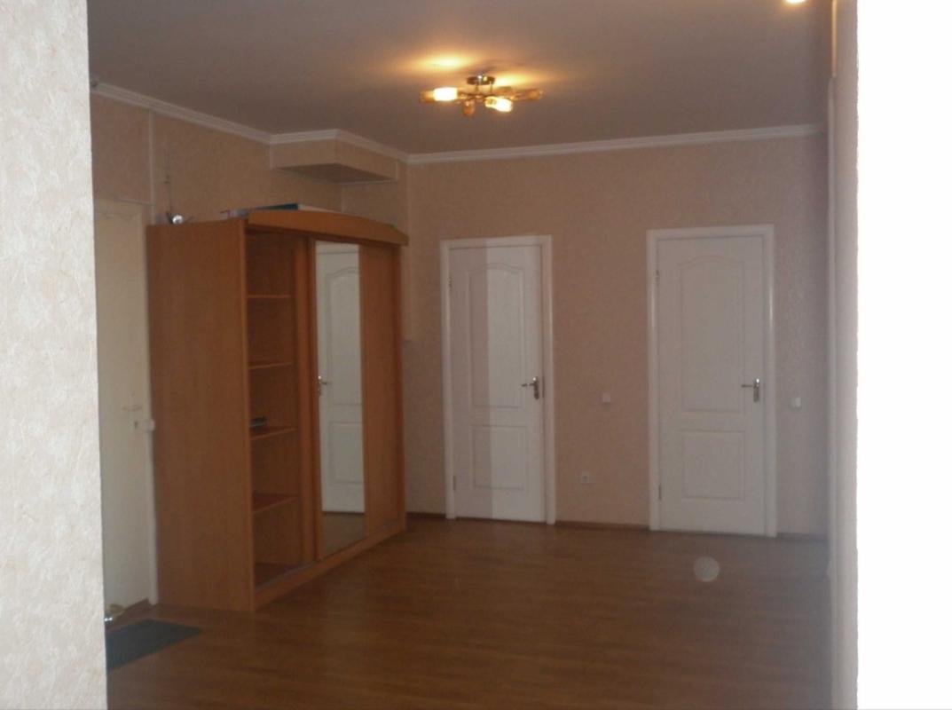 Sale 3 bedroom-(s) apartment 112 sq. m., Nizhynska Street 5