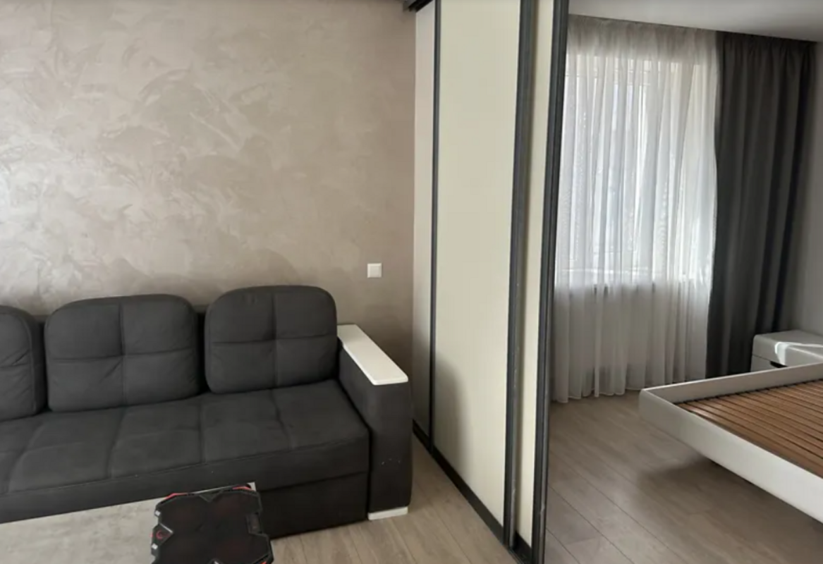 Продаж 1 кімнатної квартири 41 кв. м, Тролейбусна вул. 1