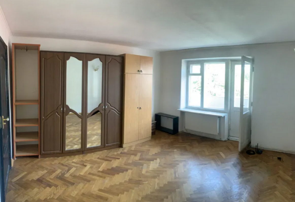 Sale 3 bedroom-(s) apartment 69 sq. m., Yuliana Opilskoho Street 4