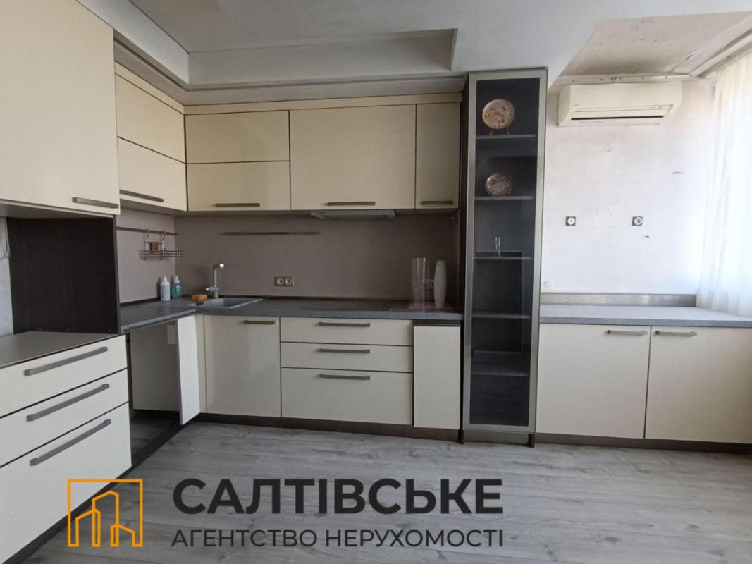 Продаж 3 кімнатної квартири 70 кв. м, Кричевського вул. 40