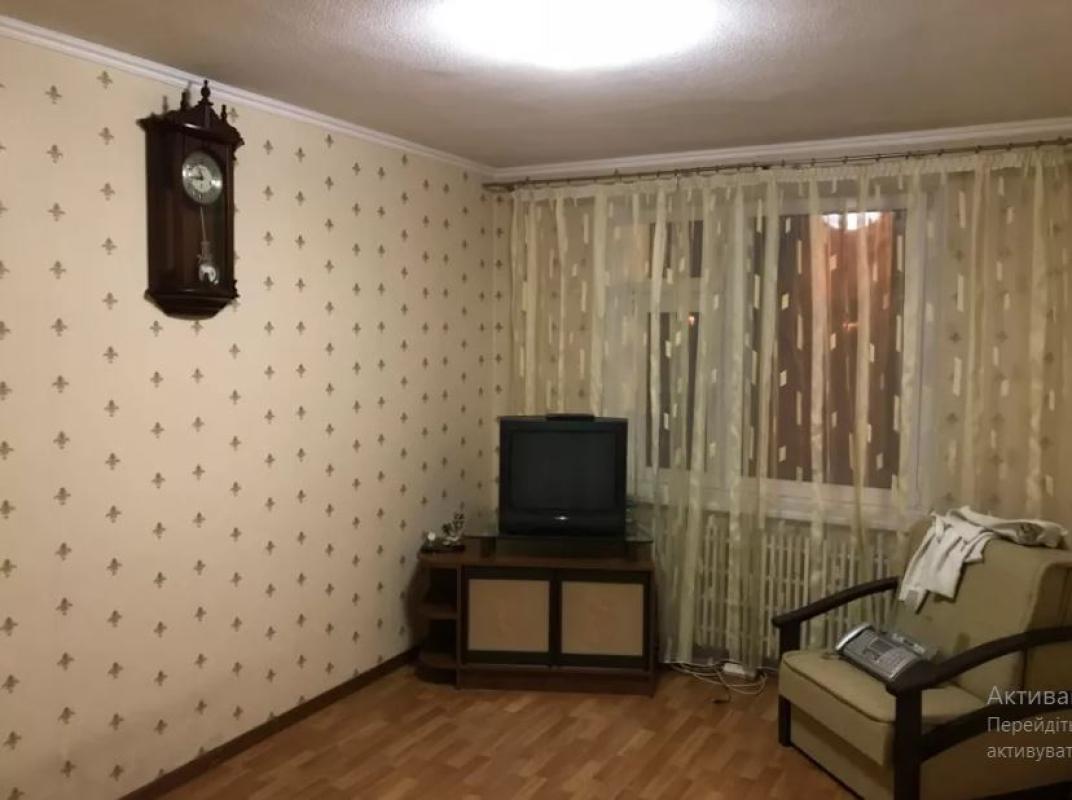 Long term rent 3 bedroom-(s) apartment Traktorobudivnykiv Avenue 107