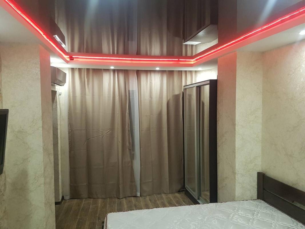 Long term rent 1 bedroom-(s) apartment Kulykivskyi uzviz (Revoliutsii Street) 9