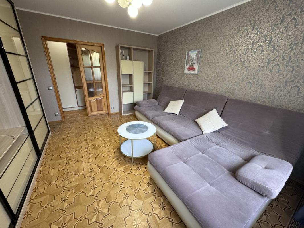 Long term rent 4 bedroom-(s) apartment Derevyanka Street 3В