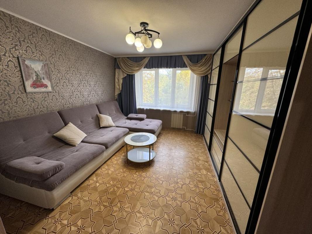 Long term rent 4 bedroom-(s) apartment Derevyanka Street 3В