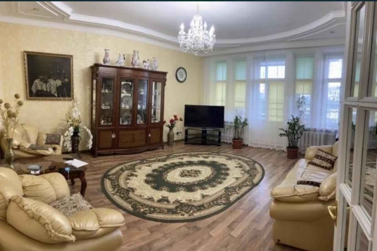 Long term rent 4 bedroom-(s) apartment Korolenka Street 19