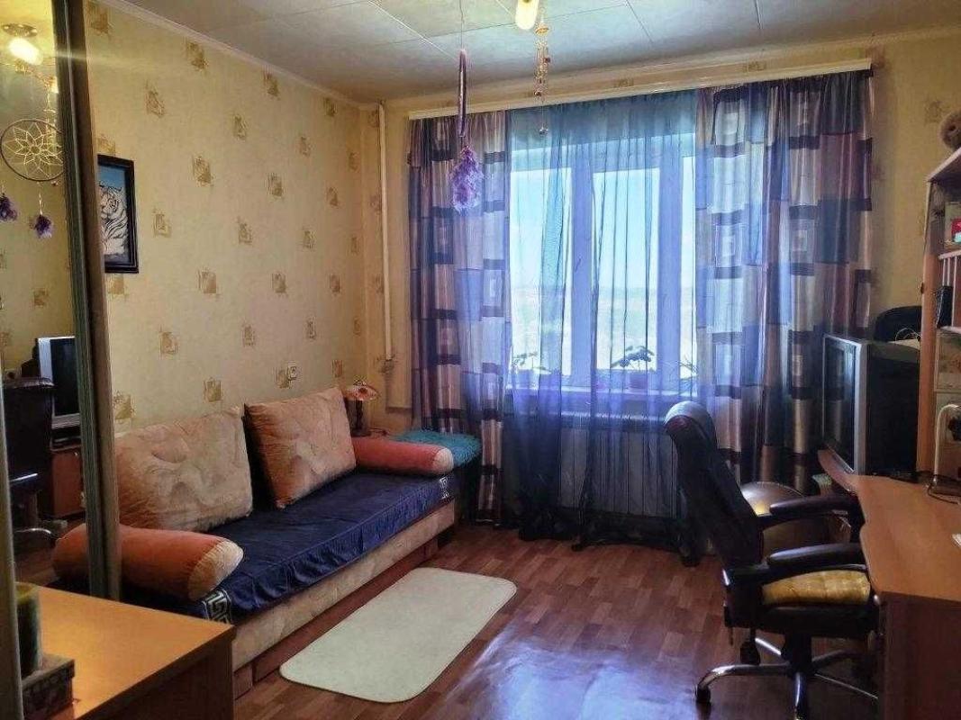 Продаж 3 кімнатної квартири 69 кв. м, Сонячна вул. 3