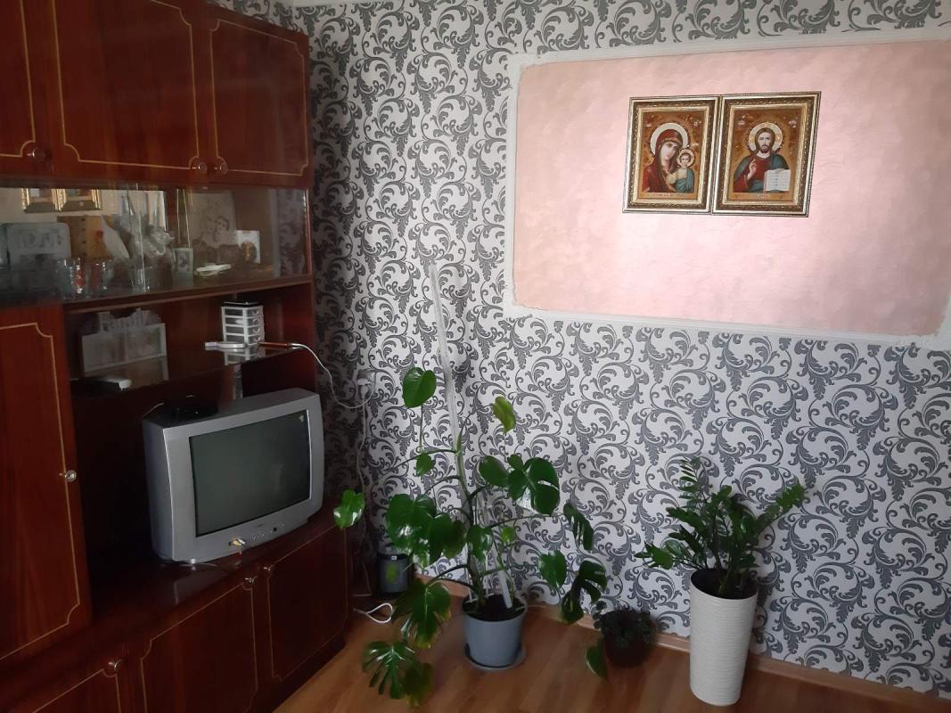 Продаж 1 кімнатної квартири 24 кв. м, Лучаківського вул. (Надзбручанська) 10