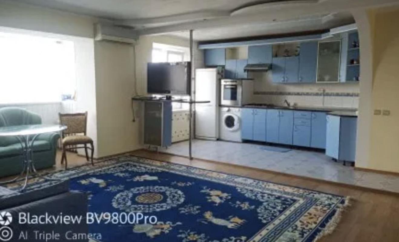 Sale 3 bedroom-(s) apartment 69 sq. m., Novopyrohivska Street 31