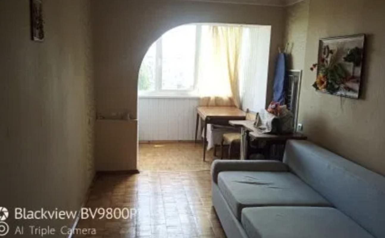 Sale 3 bedroom-(s) apartment 69 sq. m., Novopyrohivska Street 31