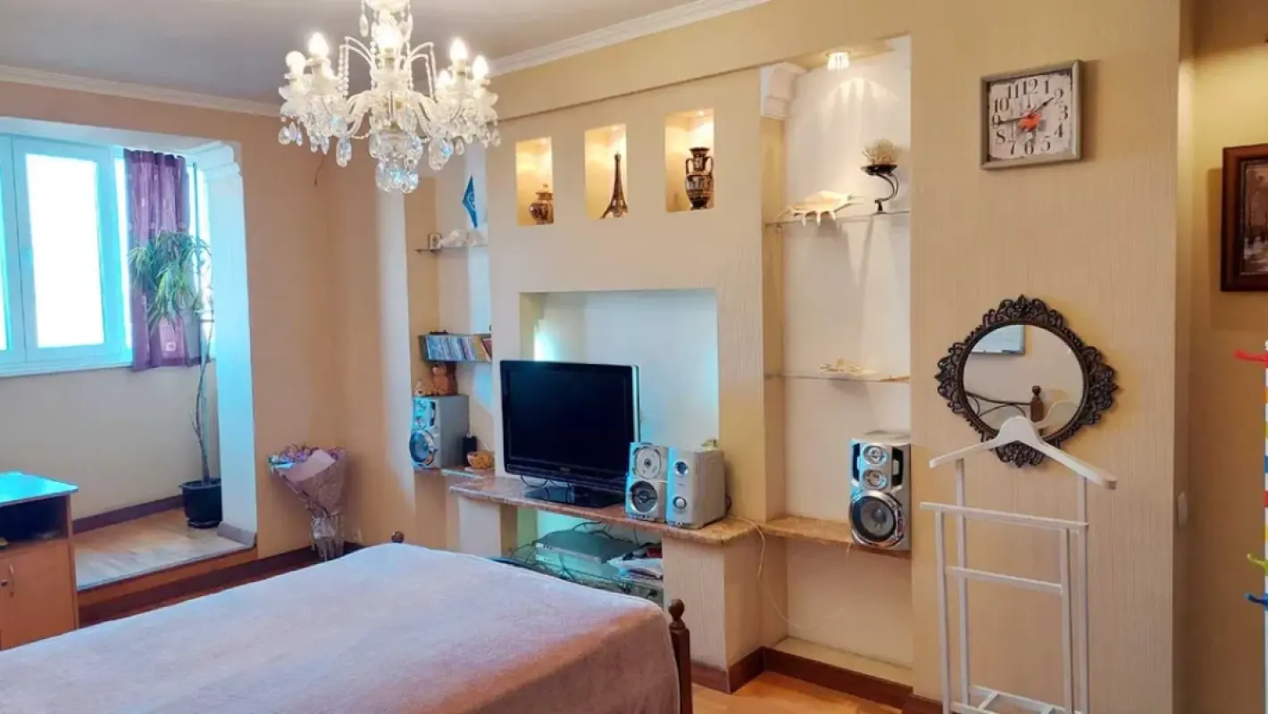 Long term rent 4 bedroom-(s) apartment Illinska Street 61