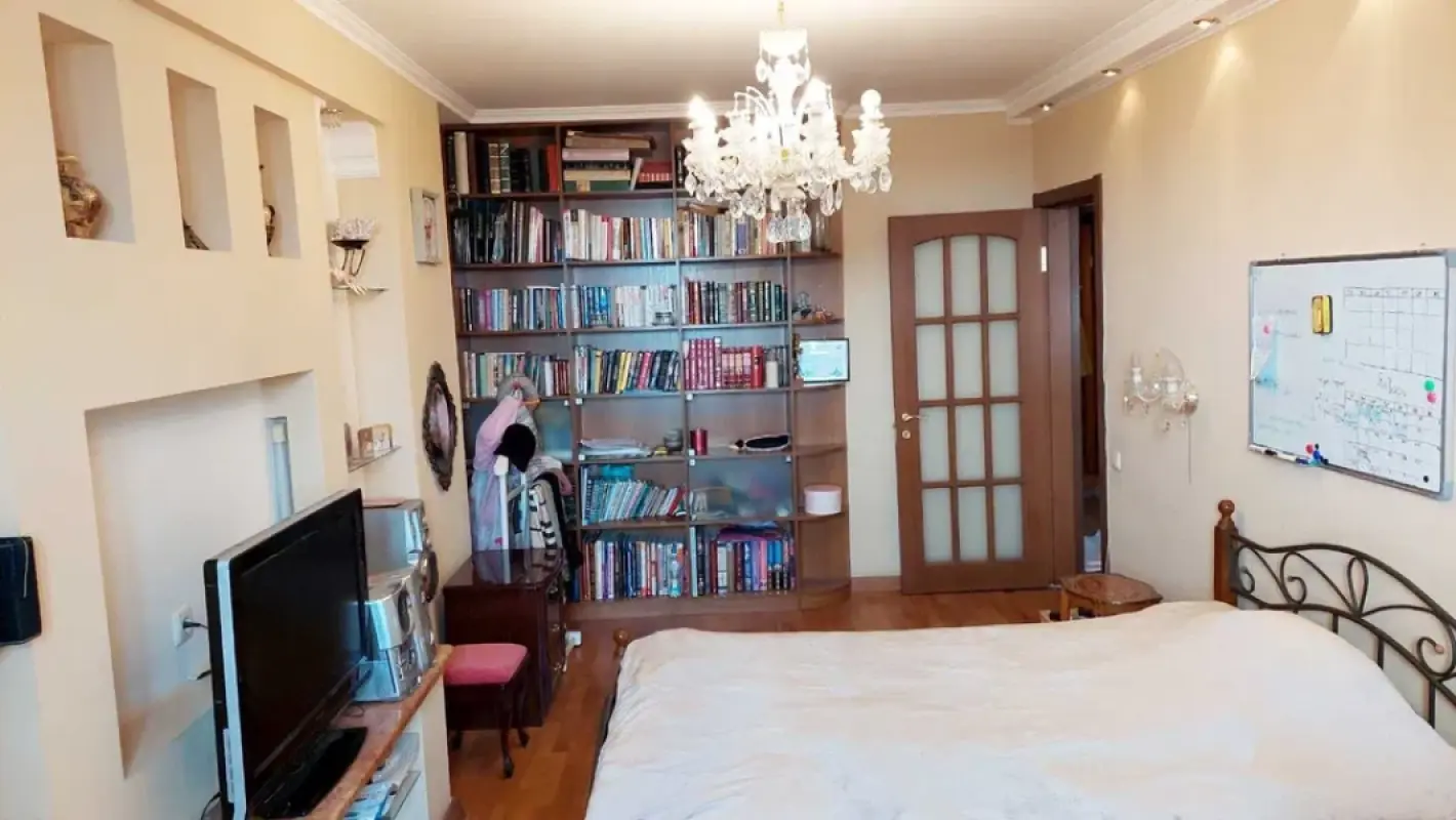 Long term rent 4 bedroom-(s) apartment Illinska Street 61