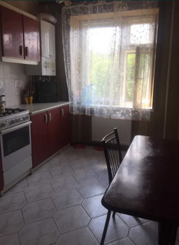 Sale 4 bedroom-(s) apartment 73 sq. m., Heroiv Krut Street 5