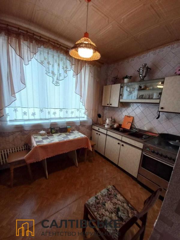 Продаж 4 кімнатної квартири 84 кв. м, Тракторобудівників просп. 98