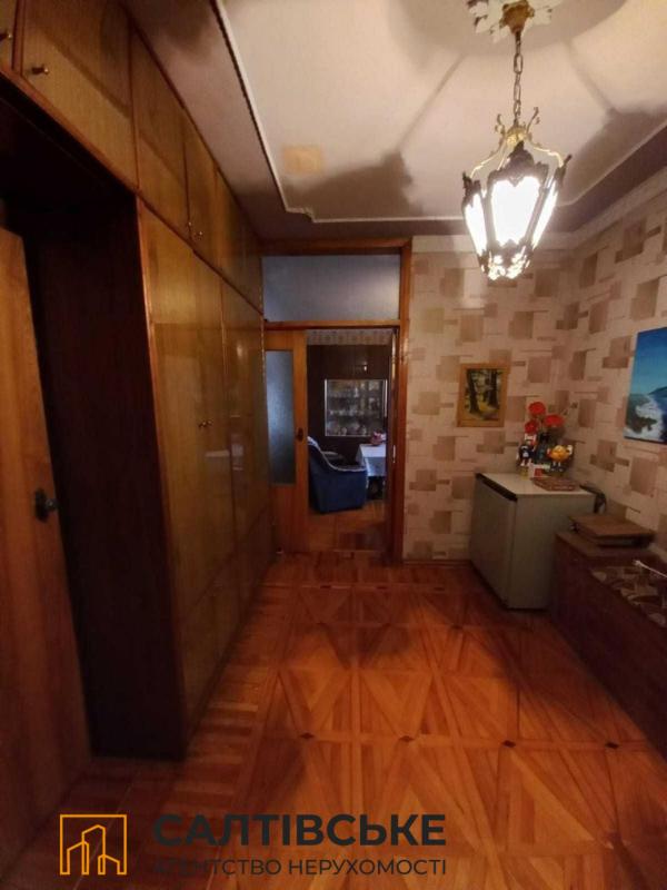 Продаж 4 кімнатної квартири 84 кв. м, Тракторобудівників просп. 98