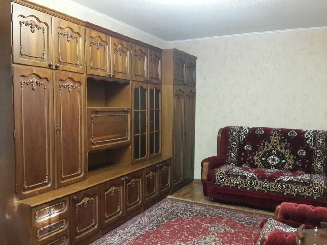 Long term rent 2 bedroom-(s) apartment Mykoly Vasylenka Street 12