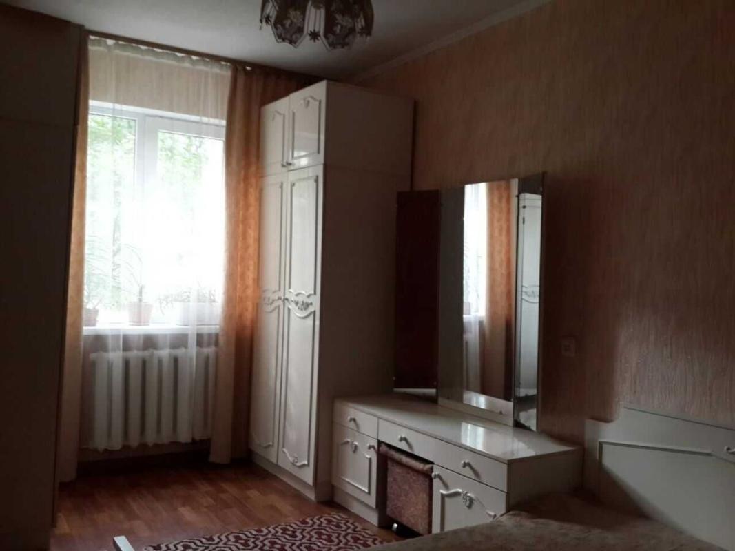 Long term rent 2 bedroom-(s) apartment Mykoly Vasylenka Street 12