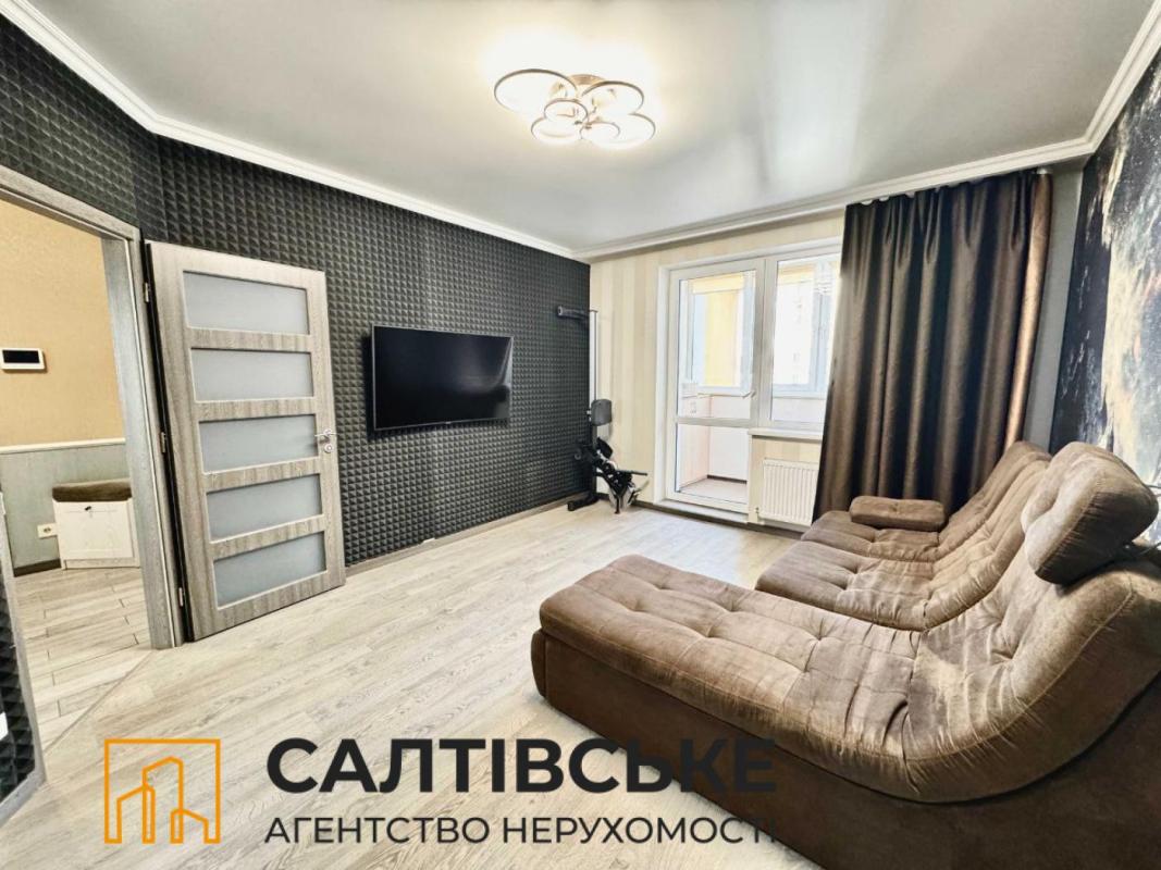 Продаж 2 кімнатної квартири 74 кв. м, Єнакіевская вул. 37