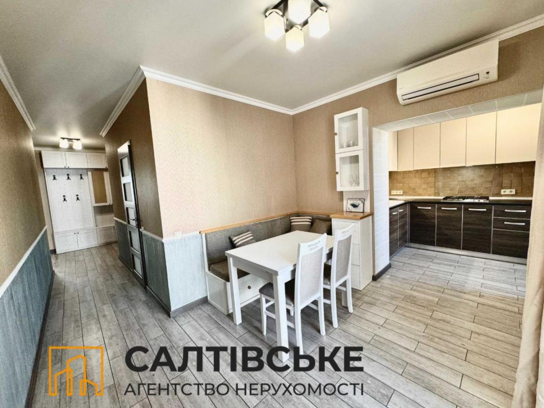 Продаж 2 кімнатної квартири 74 кв. м, Єнакіевская вул. 37