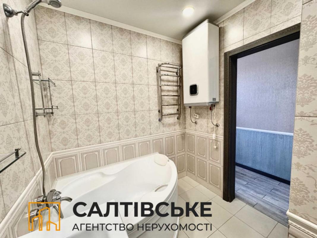 Продаж 2 кімнатної квартири 74 кв. м, Єнакіевская вул. 37