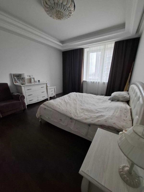 Long term rent 3 bedroom-(s) apartment Obolonska Naberezhna 3