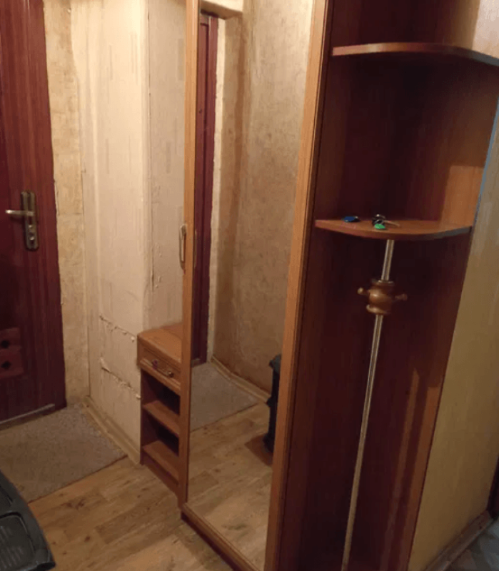 Продаж 3 кімнатної квартири 60 кв. м, Матросова вул. 10а