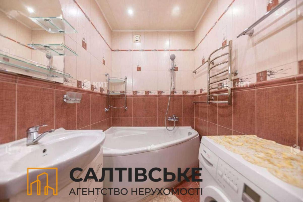 Продаж 3 кімнатної квартири 67 кв. м, Леся Сердюка вул. (Командарма Корка) 14