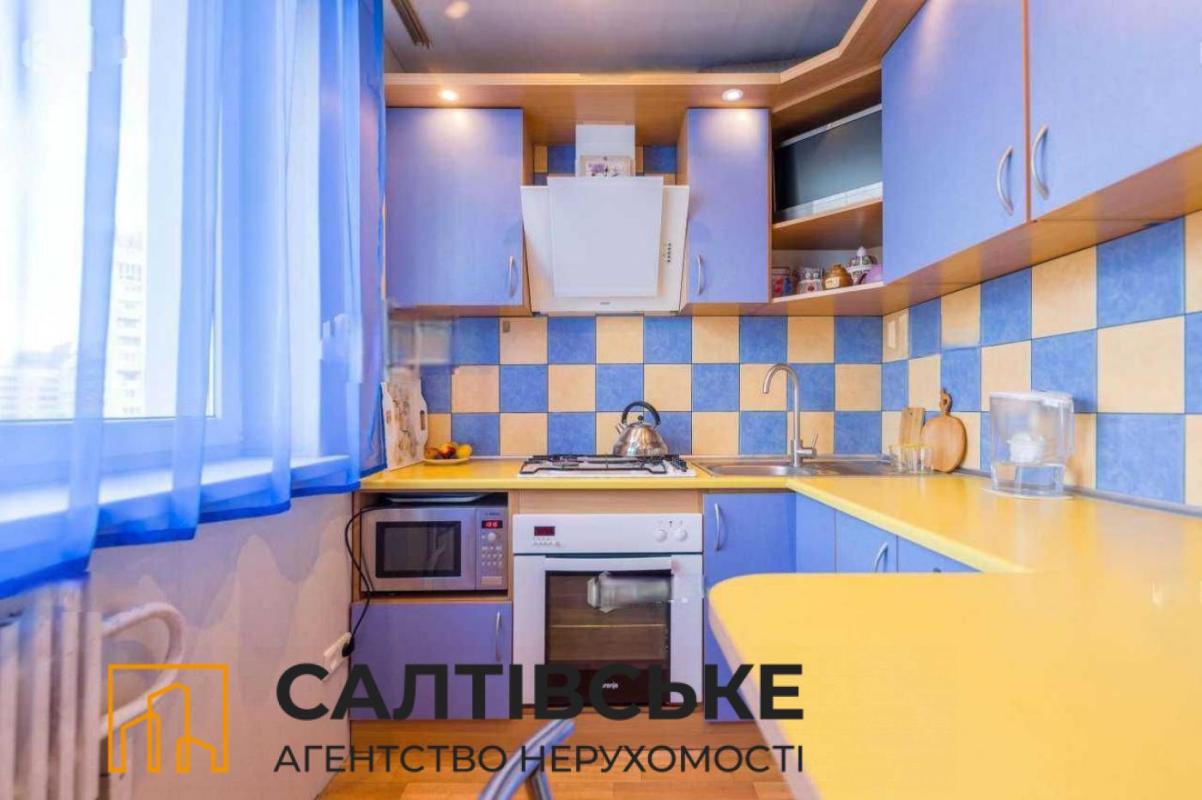 Продаж 3 кімнатної квартири 64 кв. м, Леся Сердюка вул. (Командарма Корка) 12