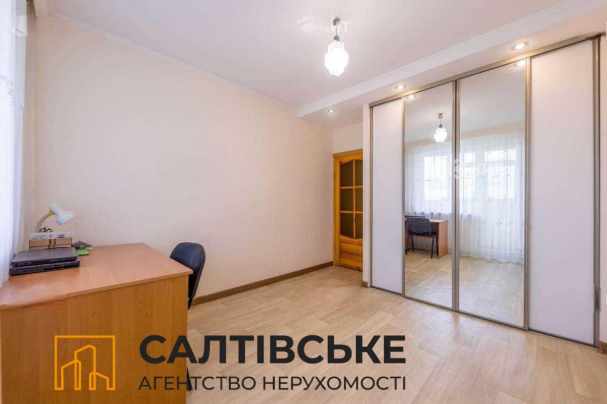 Продаж 3 кімнатної квартири 64 кв. м, Леся Сердюка вул. (Командарма Корка) 12