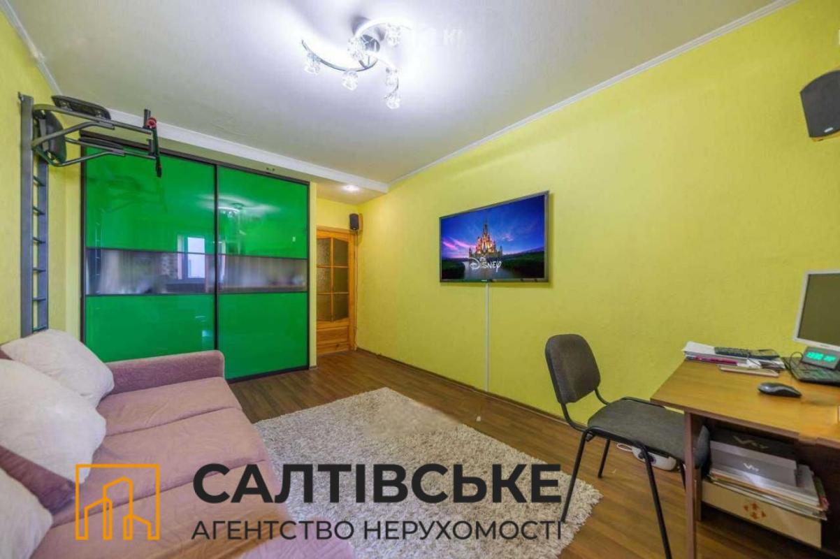 Продаж 3 кімнатної квартири 64 кв. м, Леся Сердюка вул. (Командарма Корка) 12