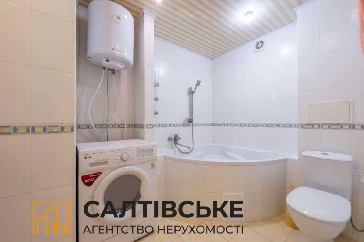 Продаж 3 кімнатної квартири 64 кв. м, Леся Сердюка вул. (Командарма Корка) 12