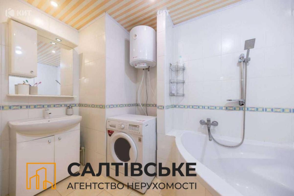 Продаж 3 кімнатної квартири 64 кв. м, Леся Сердюка вул. (Командарма Корка) 12