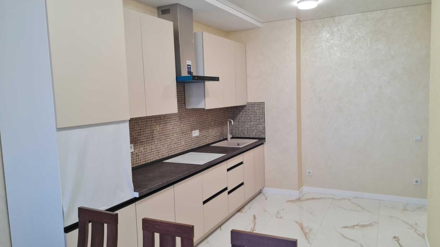 Long term rent 3 bedroom-(s) apartment Kadetskyi Hai Street