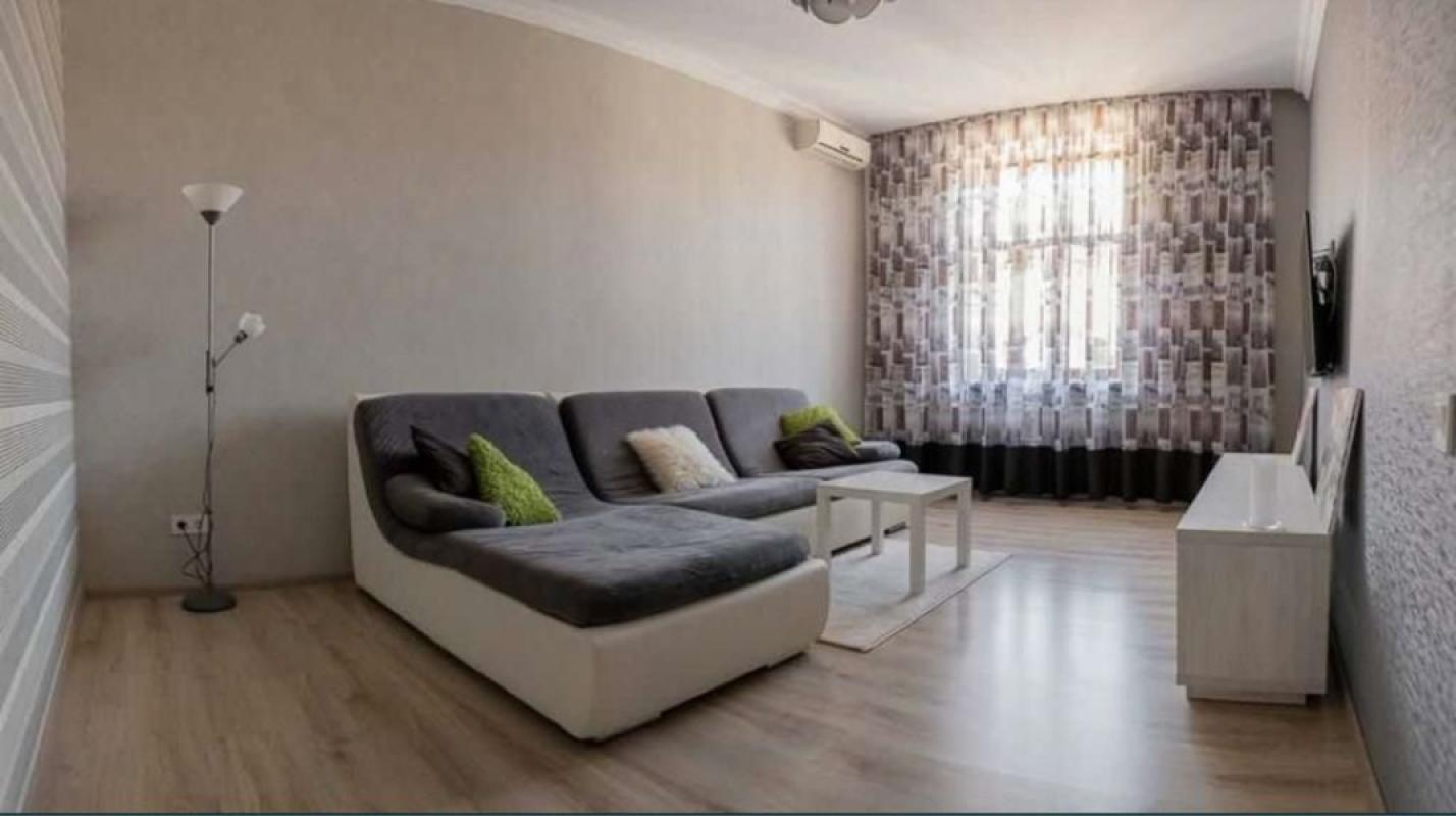 Long term rent 2 bedroom-(s) apartment Vozdvyzhenska Street 48