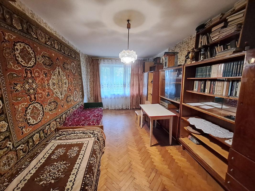 Long term rent 2 bedroom-(s) apartment Berezhanska Street 12