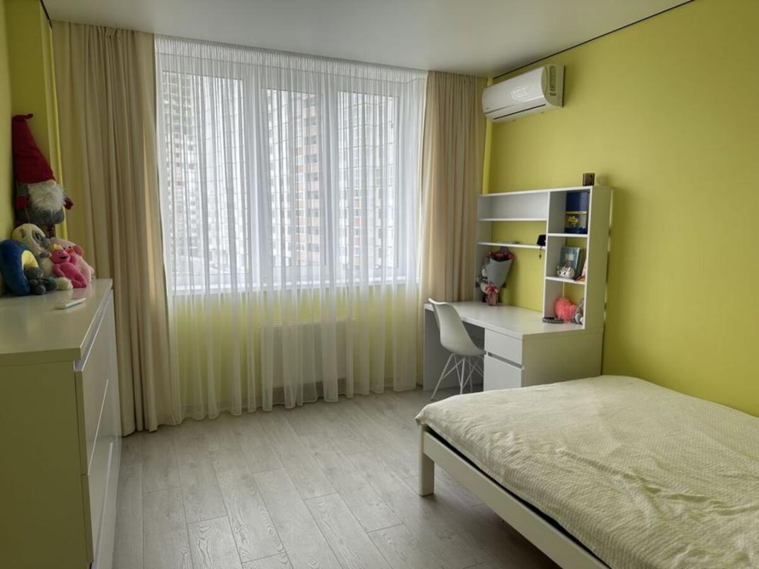 Sale 3 bedroom-(s) apartment 87 sq. m., Akademika Zabolotnoho Street 15