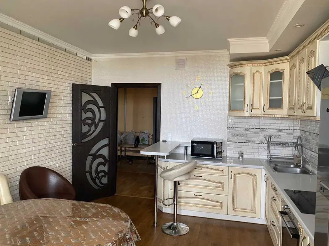 Long term rent 4 bedroom-(s) apartment Heroyiv polku "Azov" Street (Marshala Malynovskoho Street) 4в