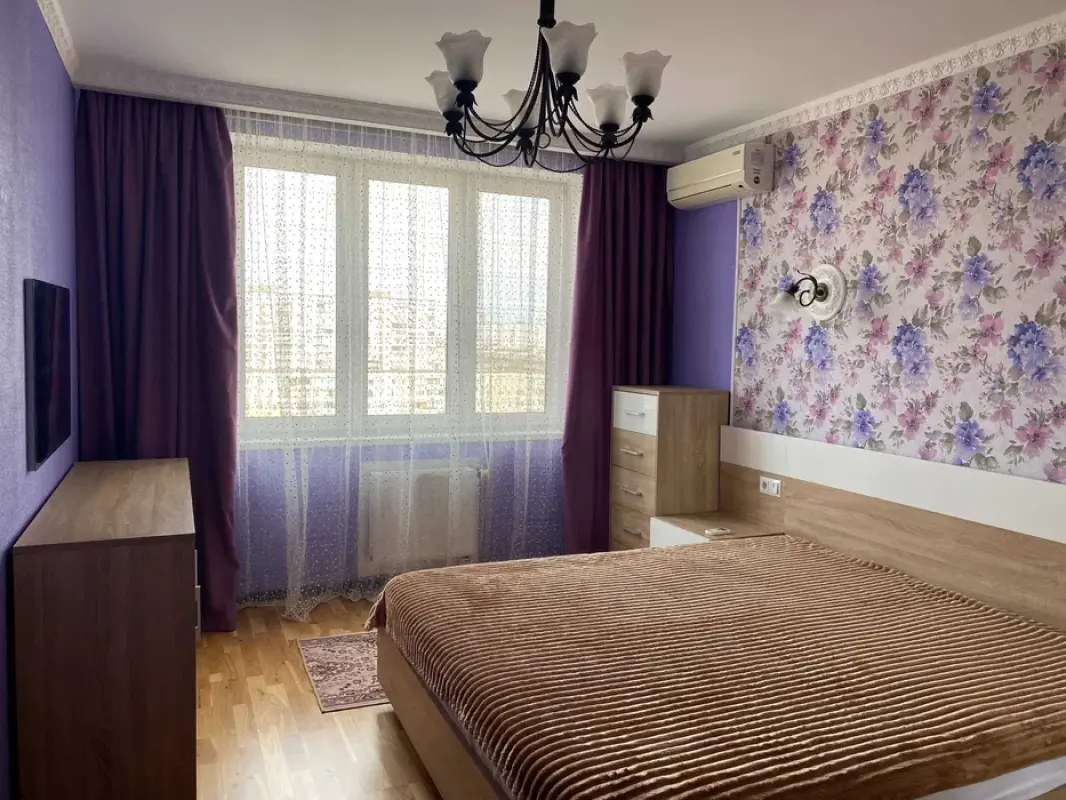 Long term rent 4 bedroom-(s) apartment Heroyiv polku "Azov" Street (Marshala Malynovskoho Street) 4в