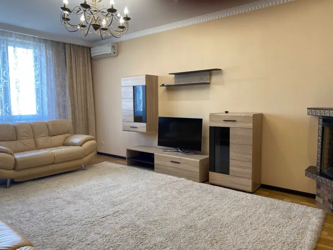 Long term rent 4 bedroom-(s) apartment Heroyiv polku "Azov" Street (Marshala Malynovskoho Street) 4в