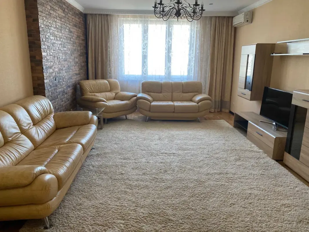 Long term rent 4 bedroom-(s) apartment Heroyiv polku "Azov" Street (Marshala Malynovskoho Street) 4в