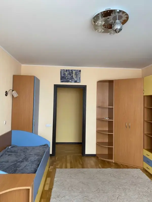 Long term rent 4 bedroom-(s) apartment Heroyiv polku "Azov" Street (Marshala Malynovskoho Street) 4в