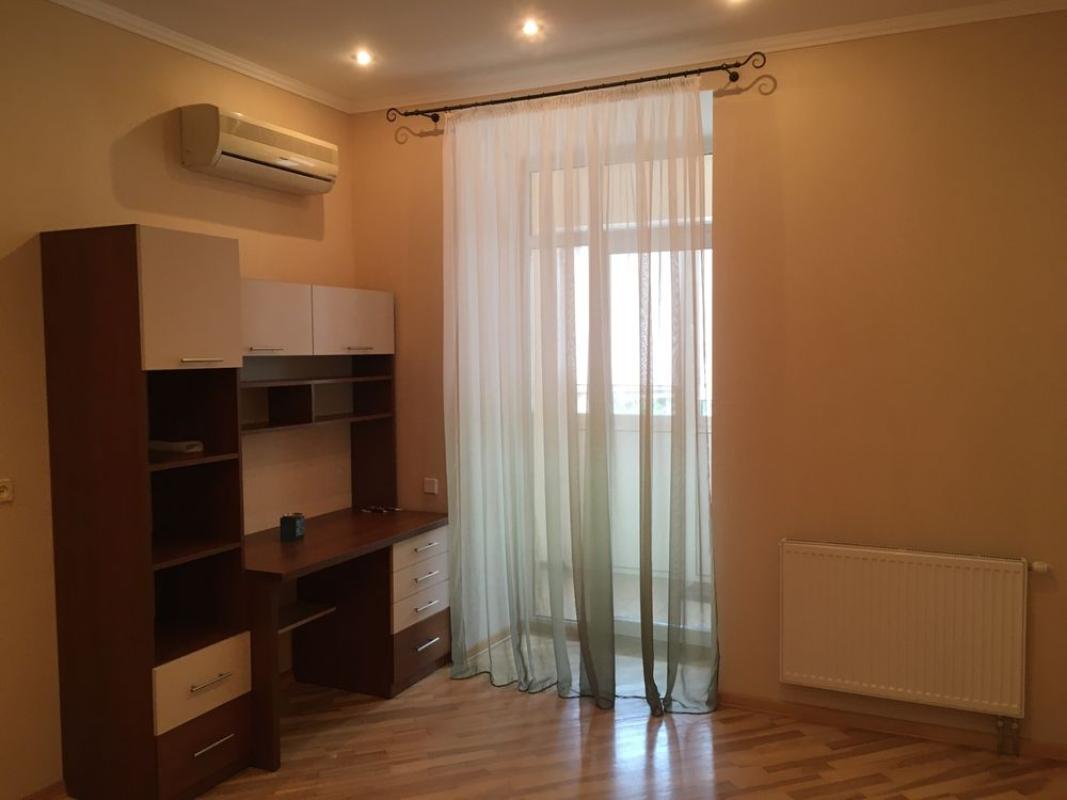 Long term rent 2 bedroom-(s) apartment Pochainynska Street 70