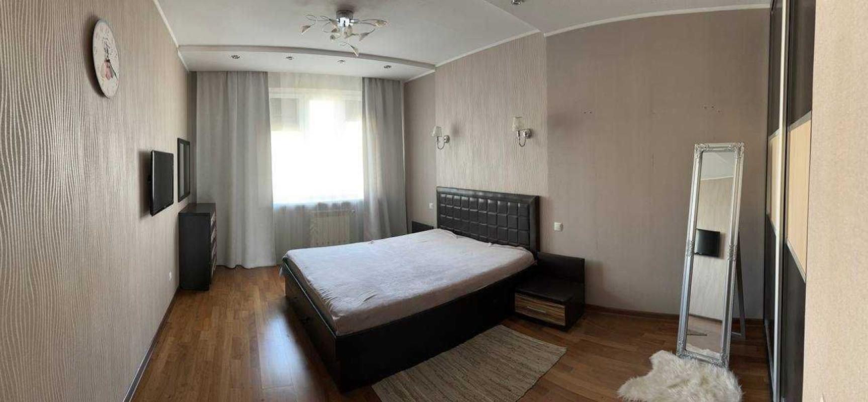 Long term rent 4 bedroom-(s) apartment Dniprovska Embarkment 25