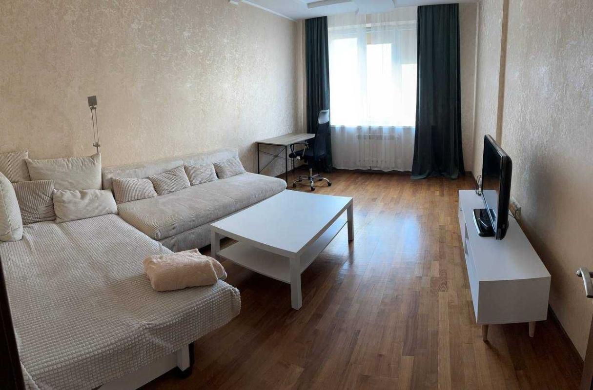 Long term rent 4 bedroom-(s) apartment Dniprovska Embarkment 25