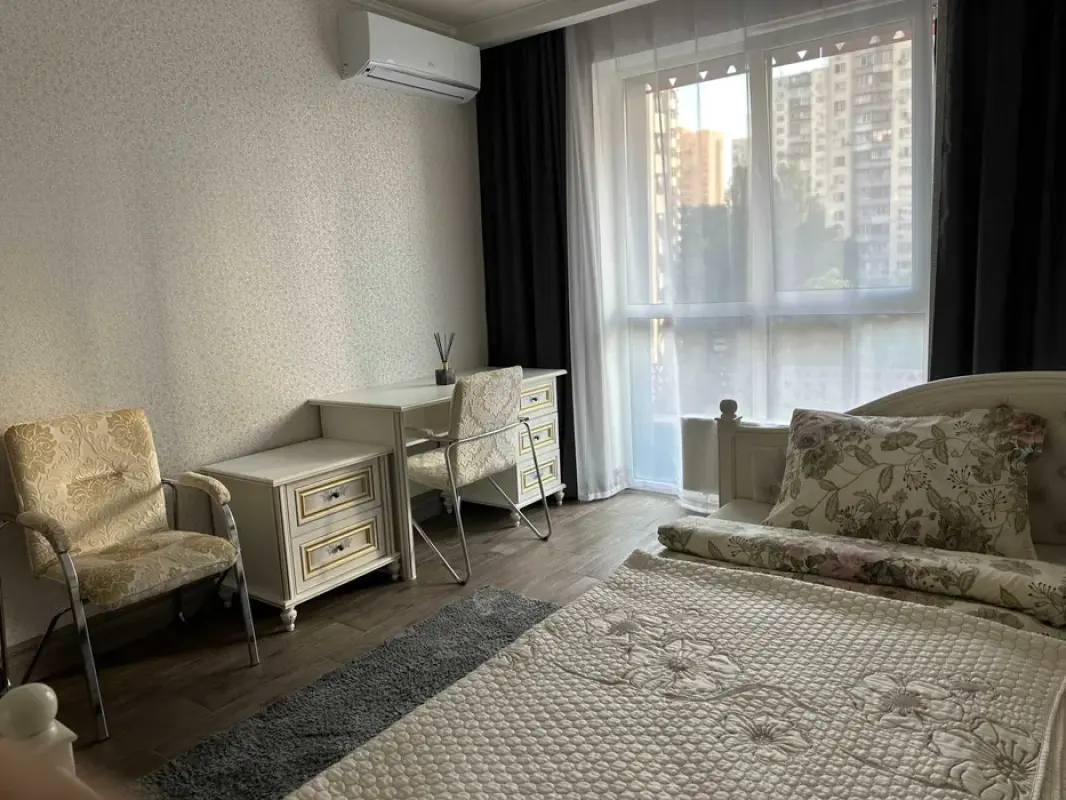 Long term rent 3 bedroom-(s) apartment Mytropolyta Vasylia Lypkivskoho Street (Urytskoho Street) 16