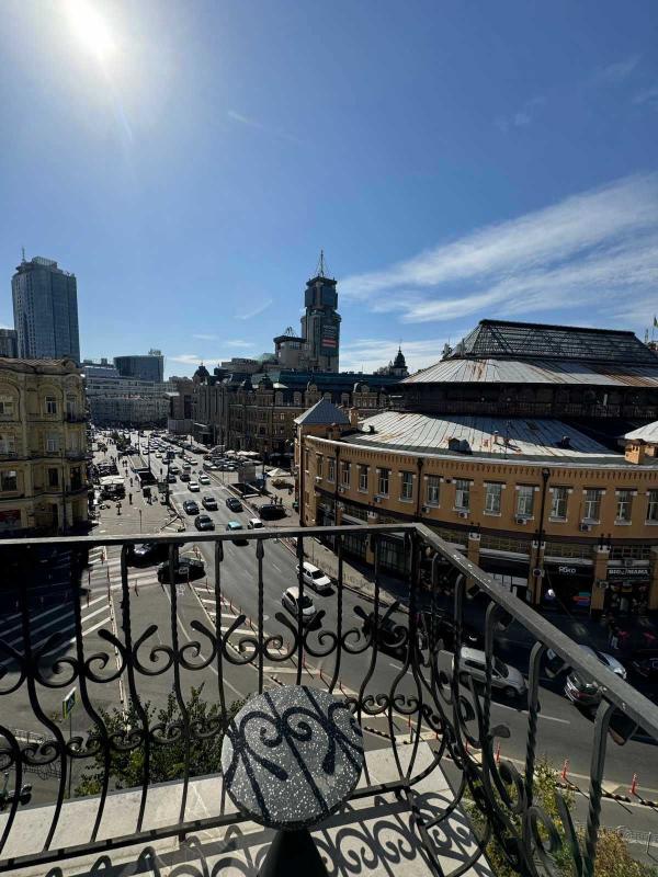 Long term rent 3 bedroom-(s) apartment Bessarabska Square 5