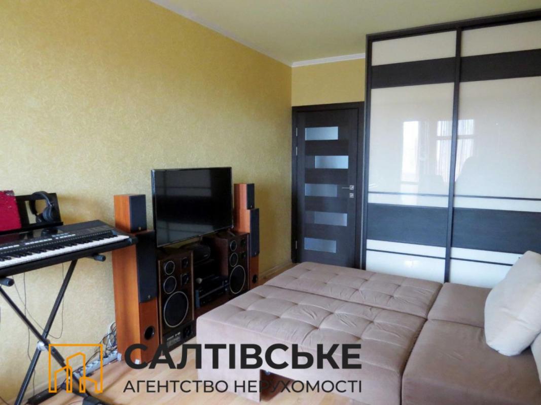 Продаж 3 кімнатної квартири 67 кв. м, Амосова вул. 1