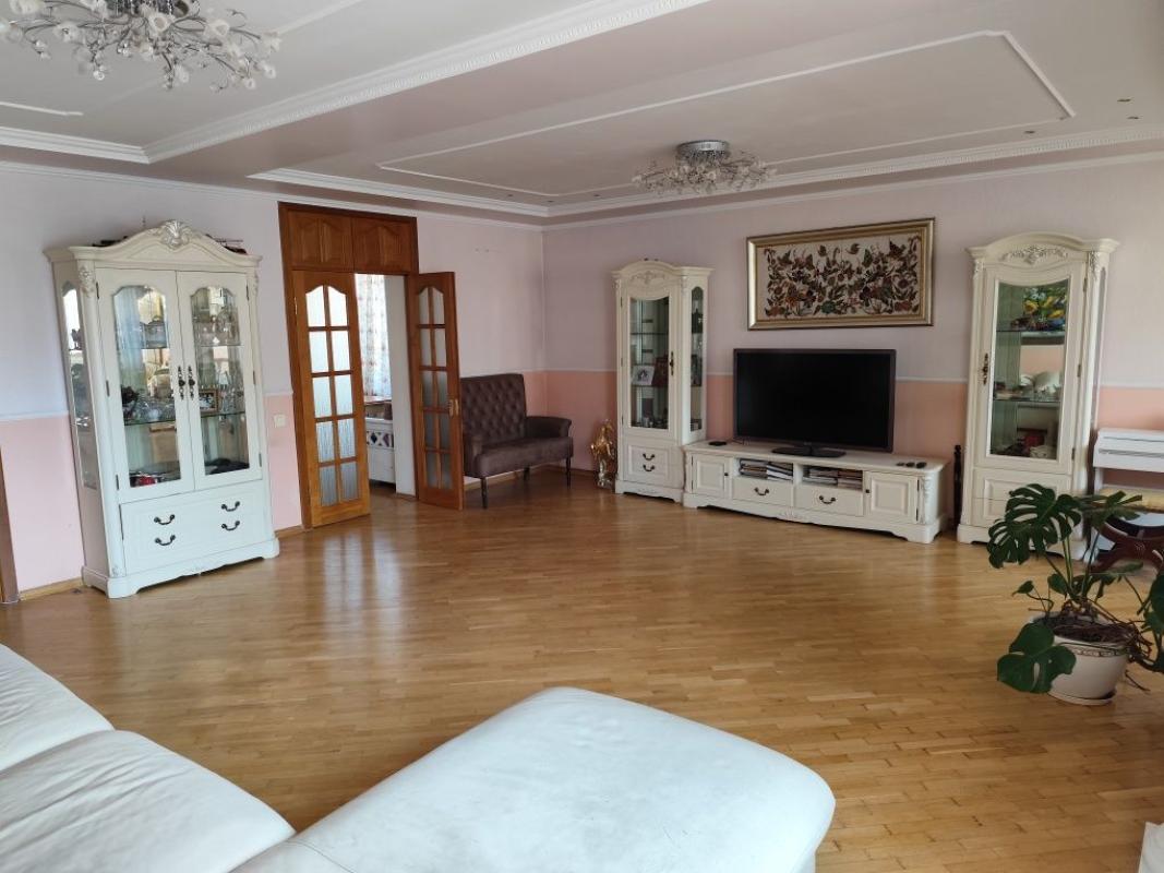 Long term rent 3 bedroom-(s) apartment Volodymyra Ivasiuka Avenue (Heroiv Stalinhrada Avenue) 24а