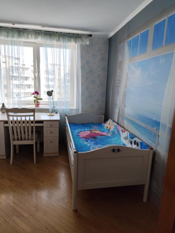 Long term rent 3 bedroom-(s) apartment Volodymyra Ivasiuka Avenue (Heroiv Stalinhrada Avenue) 24а